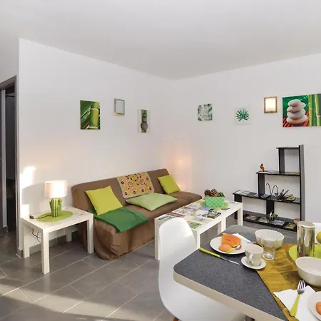 Stunning In With 2 Bedrooms, Wifi And Outdoor Swimming Pool Prázdninový dům *