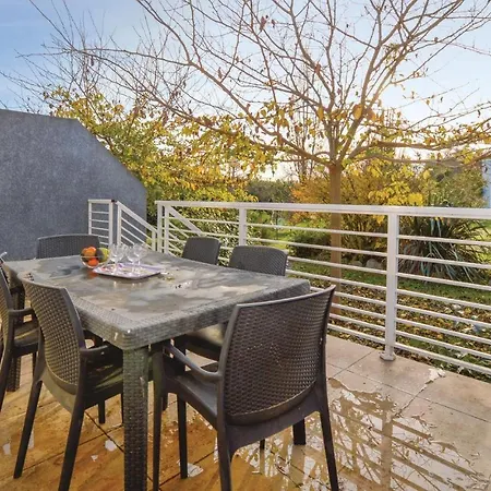 Stunning In With 2 Bedrooms, Wifi And Outdoor Swimming Pool Prázdninový dům *