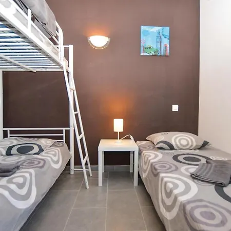 Stunning In With 2 Bedrooms, Wifi And Outdoor Swimming Pool Prázdninový dům Ghisonaccia